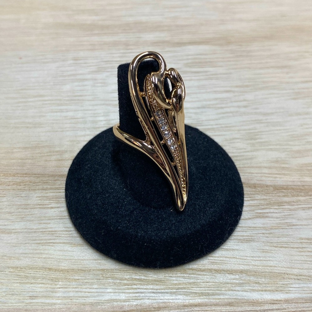 Gold tone rhinestone ring-size 7